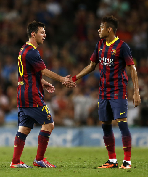 足坛为之震 足坛为之震