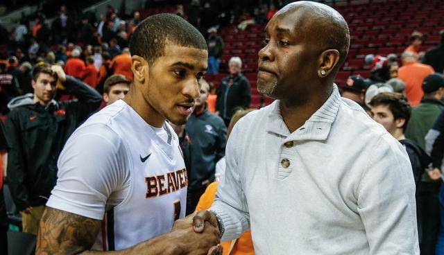 并分析其背 并分析其背