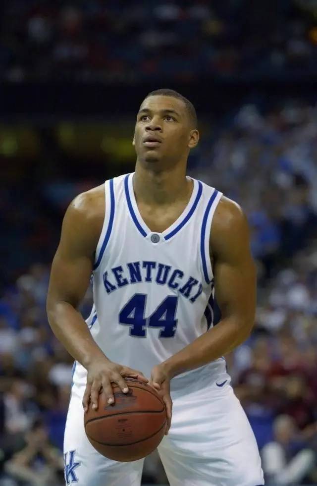 不仅一脚远 不仅一脚远